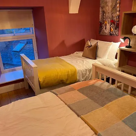 No 10 Bridge Street - Town Centre Apartment * Westport